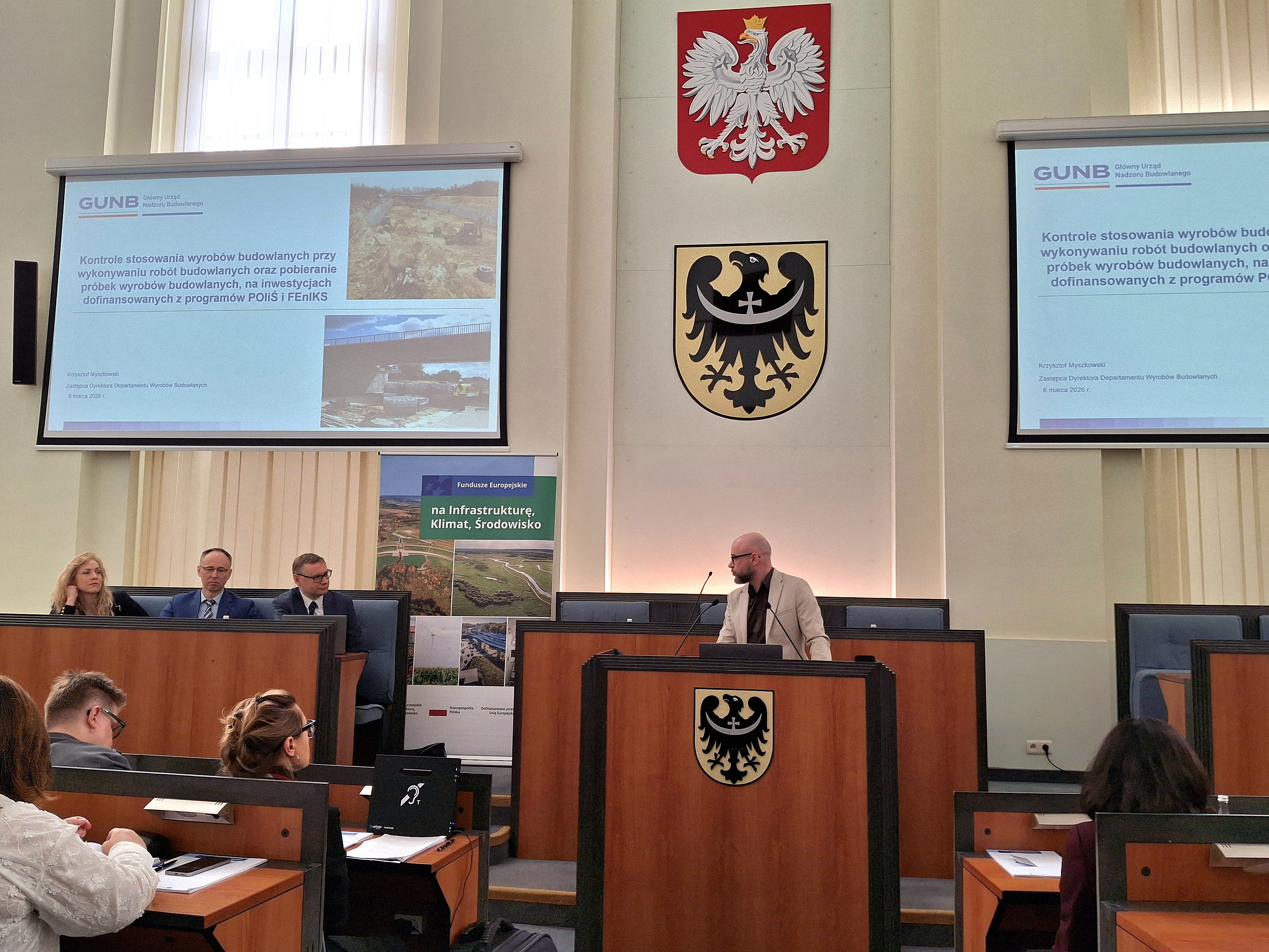 Zdjęcie przedstawia osoby na szkoleniu