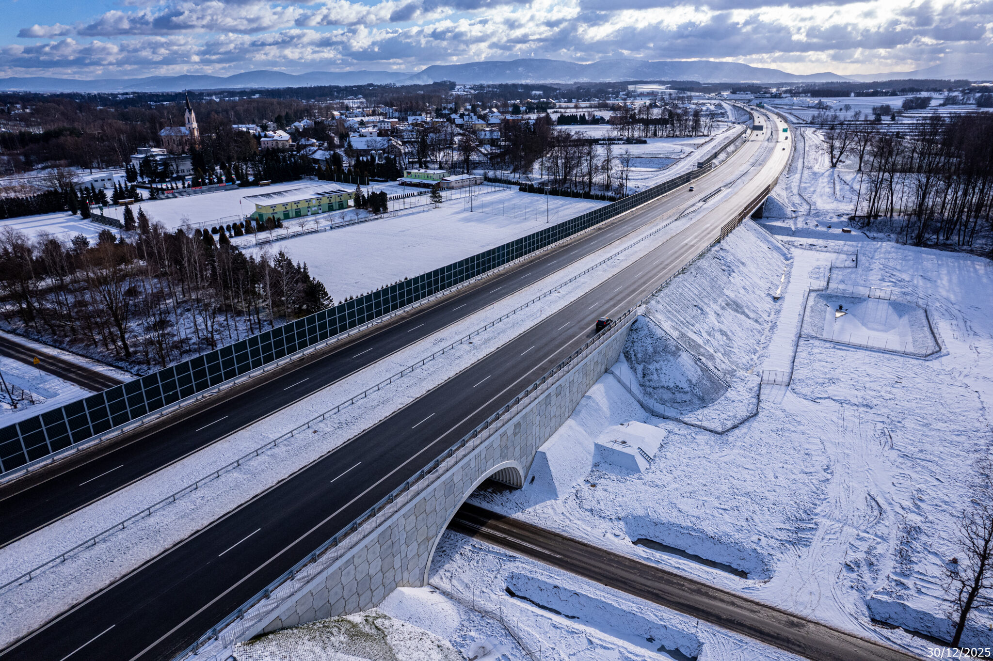 Widok z góry na S1 Kosztowy - Bielsko-Biała, odcinek Dankowice – węzeł Suchy Potok
